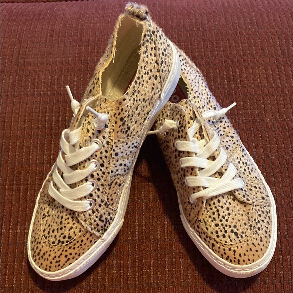 ***NWOT*** POP COMFORT FIT‎ “DECLAN” LEOPARD SLIP-ON SNEAKERS